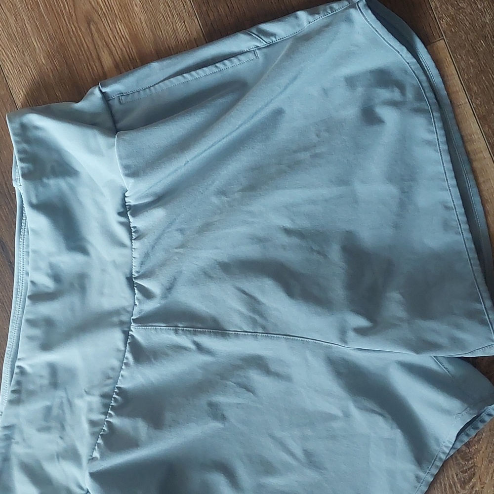 Shorts - Picture 2 of 6